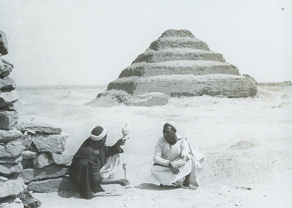 File-Saqqara-Pyramid-of-Djoser-and-nearby-tombs-Pictures-photo-7-of-8-Archivio-fotografico-Museo-Egizio-Turin-Museo-di-antropologia-UniTo-MAFM-0240-jpg The Step Pyramid of Djoser seen from the pyramid of Unas at Saqqara.